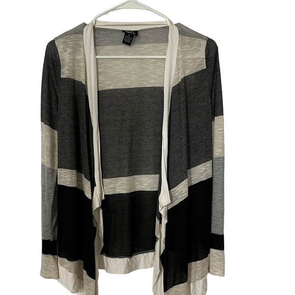 Rue21 Sweaters - Rue21 Black and Gray Colorblock Cardigan